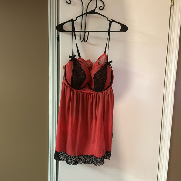Coral and black camisole. - Picture 1 of 4